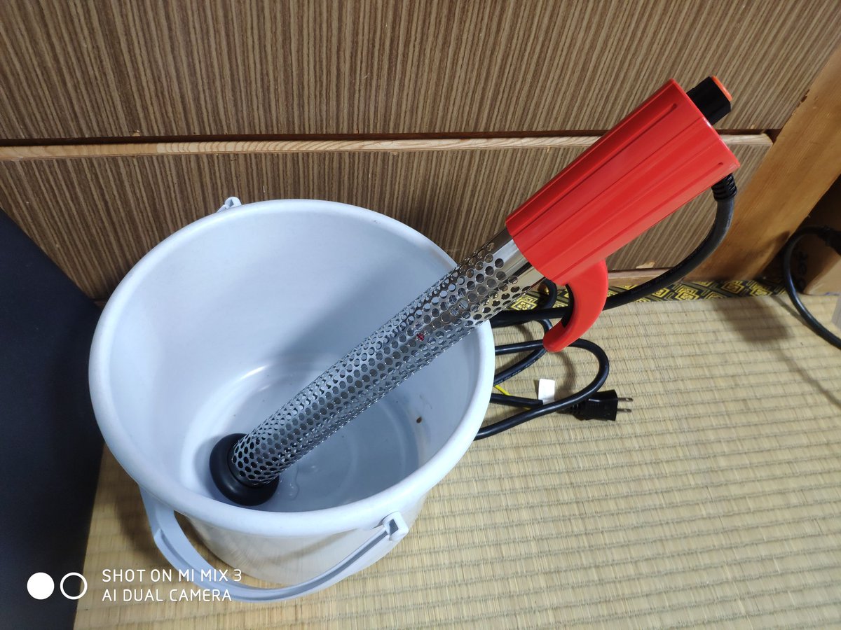 たぬきちのペットかずひろ V Tvittere ポリタンクに投げ込みヒーターを入れて お湯沸かして電動シャワー浴びてみました 良いっすよぉ これ 1時間半で十分なお湯ができます たぬきちのペットかずひろ V Tvittere ポリタンクに投げ込みヒーターを入れて お湯沸かして電動シャワー浴びてみました 良いっすよぉ これ 1時間半で十分なお湯ができます