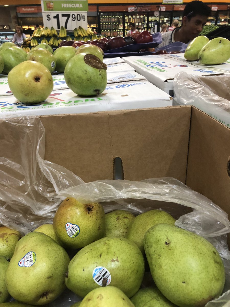 luisjal's tweet photo. @WalmartMexico que buenas ofertas de peras pudriéndose https://t.co/84Q3TStgw8
