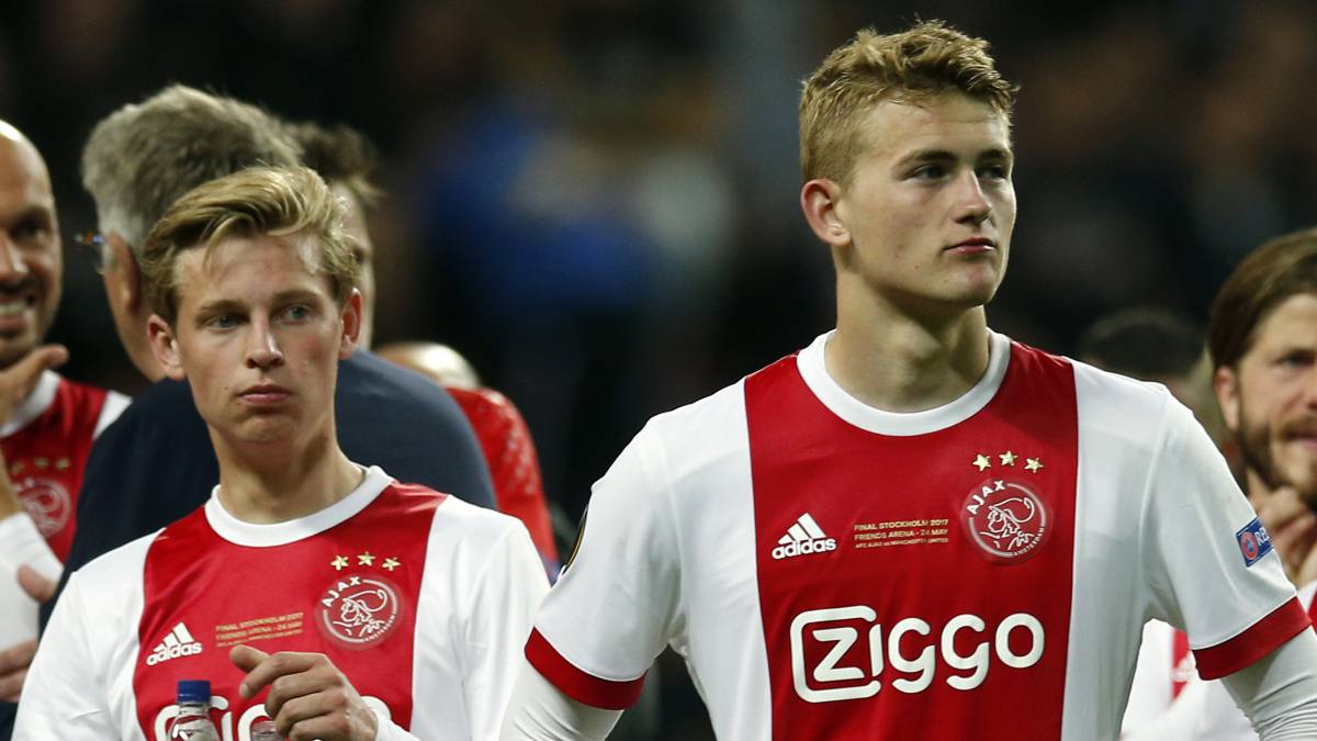 SportlyWeb's tweet photo. 🌟Golden boys🌟
De Light 🧒🏼
De Jong 🧒🏼

#UCL #Ajax #juventus https://t.co/xfe6SBwrs4