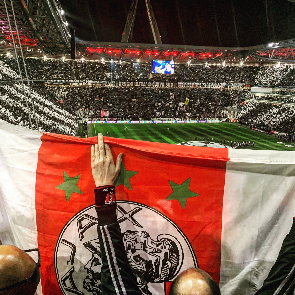 ajaxlife's tweet photo. Het was een magisch avondje. En dat was het. #juvaja #ajax https://t.co/4H9AkR7y27