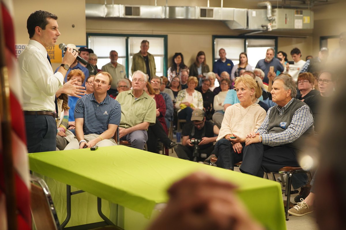 PeteButtigieg's tweet image. Thanks for the warm welcome and good discussion, @WorkingHeroIowa.
