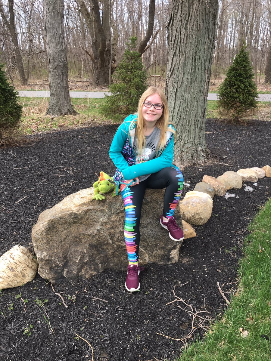 Just taking a stroll and enjoying the nice weather with the lizard. #LearningWithALizard <a href="/OsobRidge/">Ridge One School One Book</a> <a href="/MentorRidge5/">Helen Pero</a> #OnceAcard