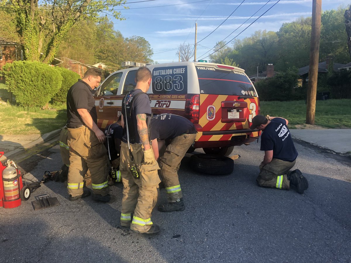 EricReith's tweet image. SQ827 getting NASCAR ready! Picked up a bolt on the way to Cree Dr. Small fire handled by SQ827 with the ‘green line’ prior to E204 arrival.