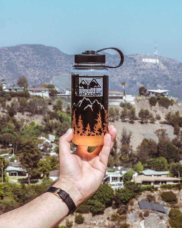 Cheers to exploring your backyard, even if that backyard is the #HollywoodHills. ⁣⠀
⁣⠀
Our Cocktail Shaker makes it easy whip up the perfect Pocket Cocktail on the go. Best part is that when you're done, just clip it on your backpack until the next a… bit.ly/2KKGIiH