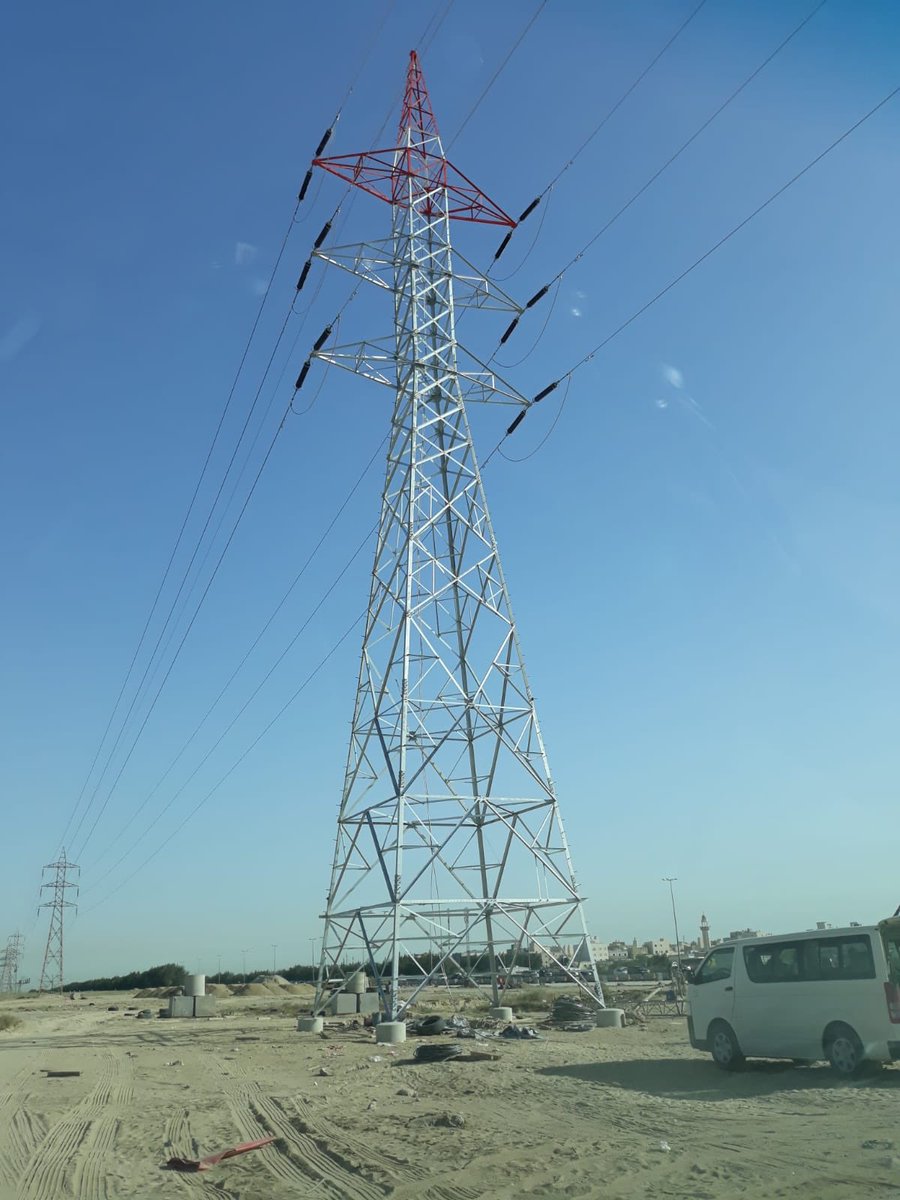 أعمال ترحيل ابراج خطوط الكيبلات الهوائية عالية الجهد بمسار المنحدر الجاري تنفيذه بمنطقة صبحان عند تقاطع طريق الدائري السابع مع طريق الملك فهد بن عبدالعزيز.