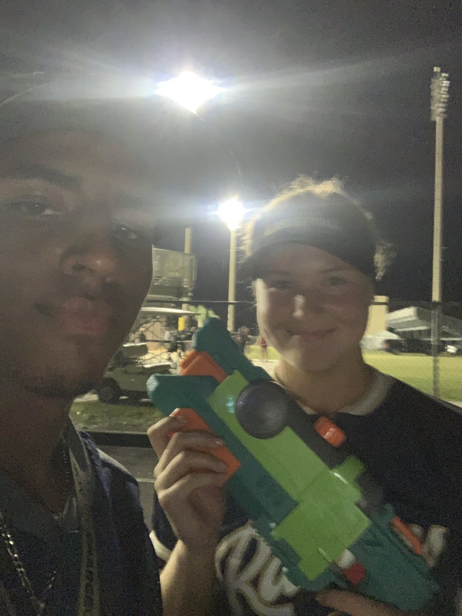 squirt_6's tweet photo. Andrew with a kill on Kristin @Ahswaterwars191 https://t.co/46l7sDqi0S
