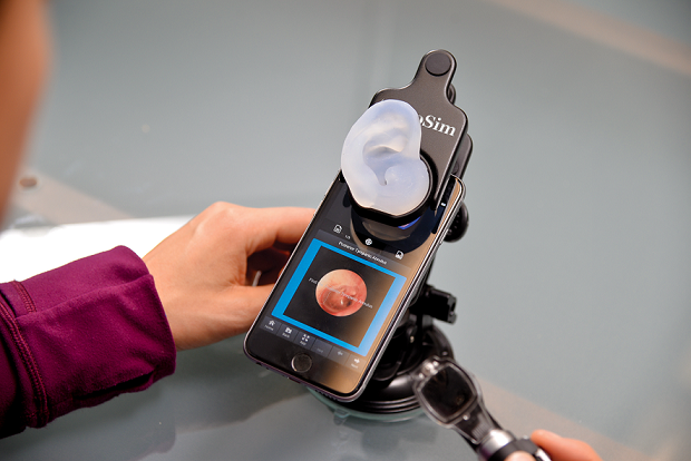 Mediquip_Aus's tweet photo. How handy does our new Otosim Mobile Simulator look?
This new software and hardware is compatible with any smartphone and makes learning otoscopy skills super easy for instructors and students.
#Otosim #Otoscopy https://t.co/aQW9NdSngd