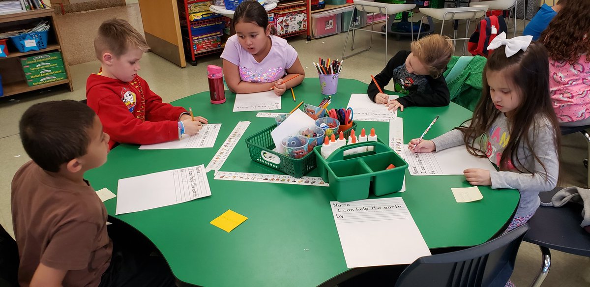 MrsFunaro's tweet photo. How can we help keep our earth clean?  Just ask our friends in room 112.  They learned all about Earth Day and how to protect our planet! @MrsFunaro  @SEM_Dalers https://t.co/aPcJw6xzvT