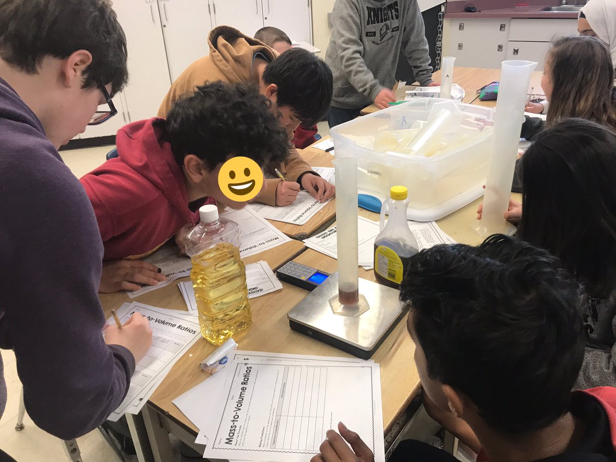simard_tosha's tweet photo. Grade 8โs discovering the relationship between mass, volume and density. โ๏ธ Grade 7โs discovering how to separate mixtures.๐งช #simard78 @WilfridJuryPS https://t.co/IfIKpnab9E