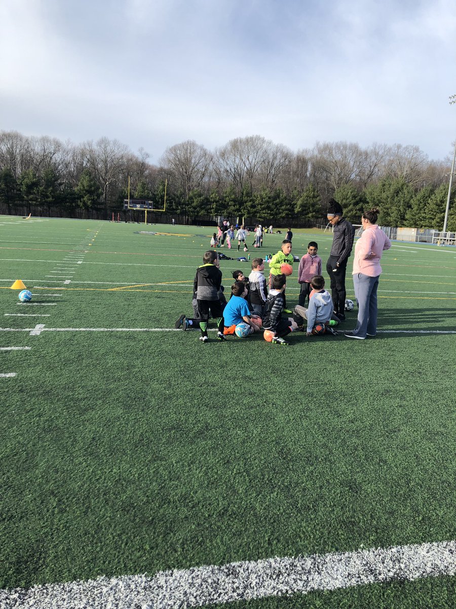 EYouthsoccer's tweet photo. Lovely weather for soccer practice. #ehys #easthavensoccer #ehpride https://t.co/UokQGgcQw5