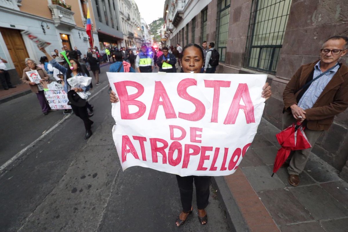 jotalloretv's tweet image. La ciudadanía hoy dio a conocer de manera pacifica pero con fortaleza, el descontento con el gobierno de Lenín. Junto al pueblo marchamos y cantamos por recuperar nuestra patria, la cual están destrozando con decisiones inauditas.  #16ANiUnDerechoMenos