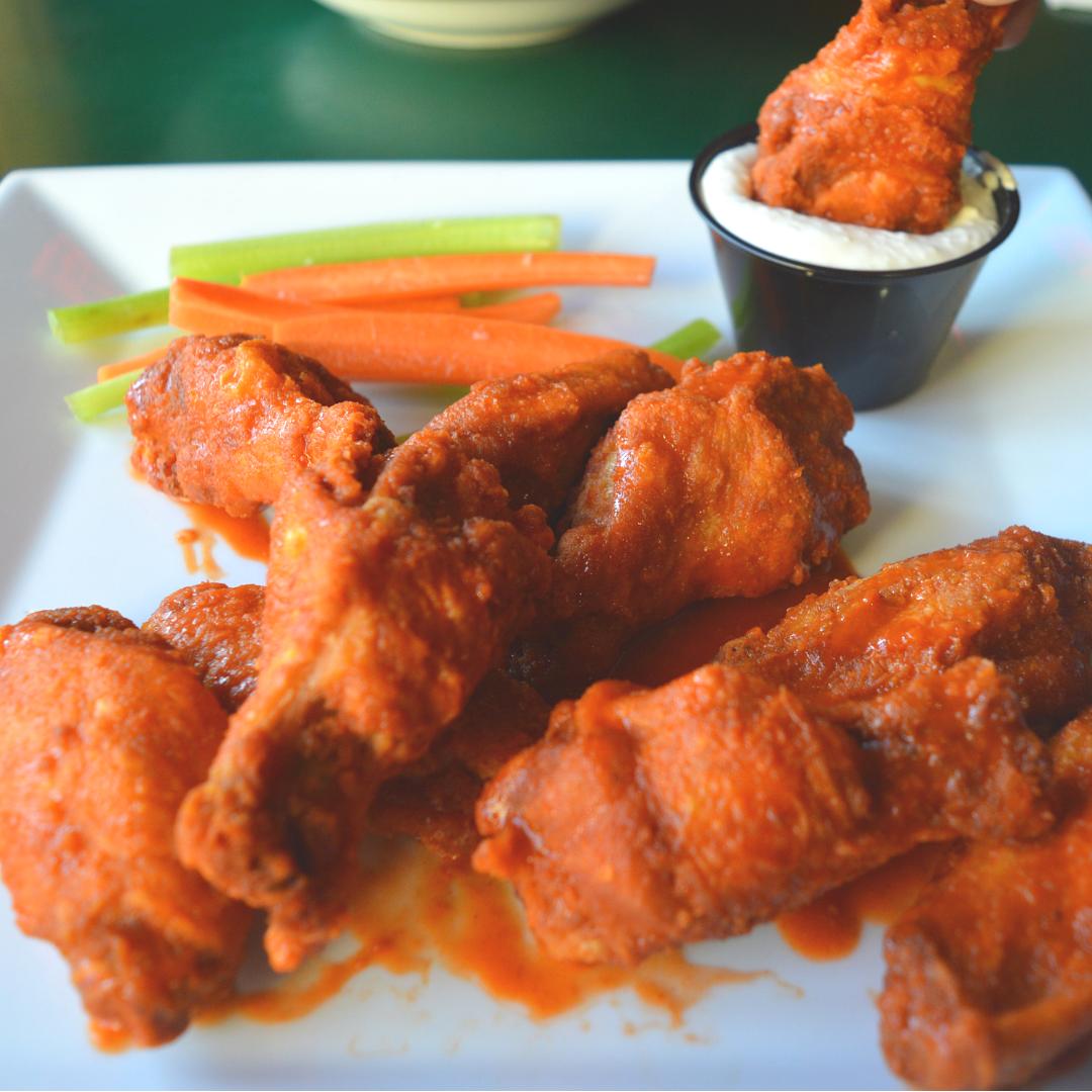 HarrigansNJ's tweet photo. Drumsticks or Flats? either way, we have them for Wing Wednesday!
#baronly #barfood #happyeats #wingwednesday #wings #buffalowings #wingfest #thaiwings #hotwings #WingWednesday #chickenwings #chicken #thaisauce #buffalo #bestwings #foodgraphy #yummy #tasty #dinner #dinnertime https://t.co/clA2eUxW2R
