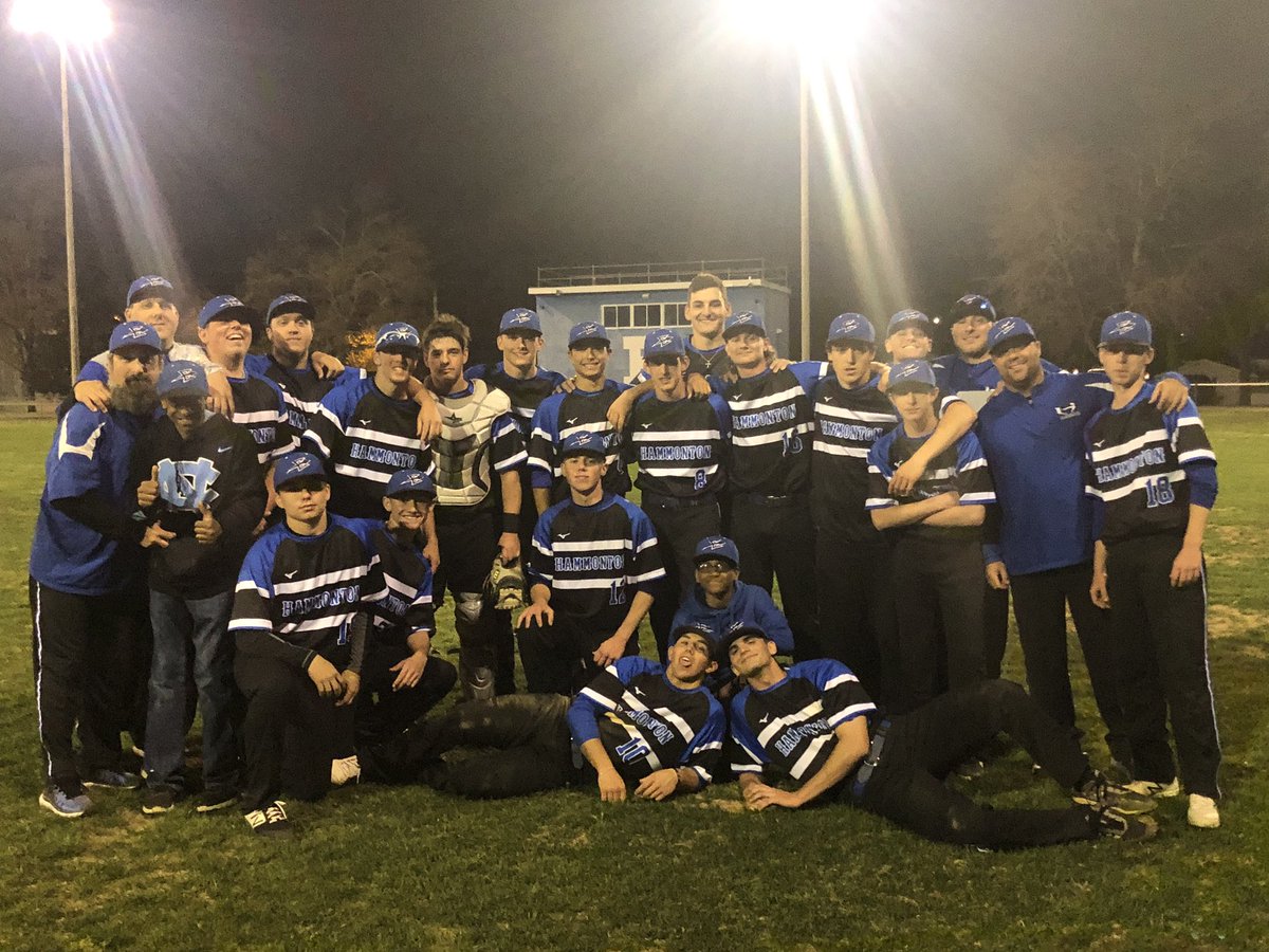 HHSdevilsports's tweet photo. Yes Blue Devils!! https://t.co/Wy5MZQTbQC