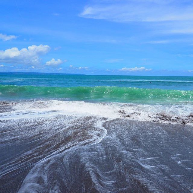 talaalamuddin's tweet photo. Make waves Wednesday π #divein #ridethewave #TOTALLYempowered #TALAtravels #Bali #TALAsnaps #DivineOcean #TOTALLYpeaceful #TALA #TotallyTALA #getinspired #riserockrepeat https://t.co/EwFobc4j3b https://t.co/ZYYGXUwISH