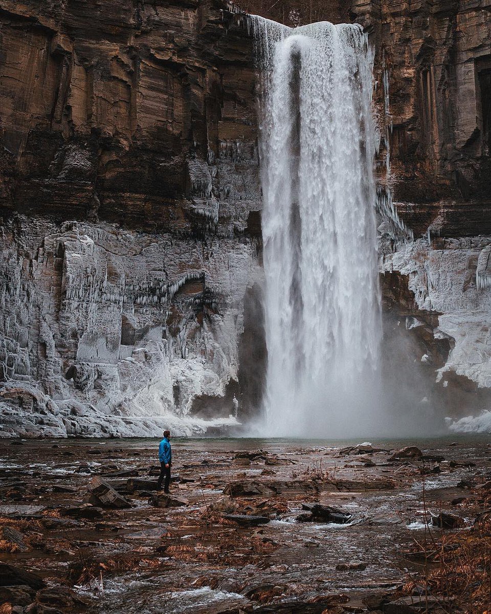 Do go chasing waterfalls. 💧 Via @vasyl_hnyp
.
.
.
.
#OMEALS #onthetrail #optoutside #campingfood #hikingfood #backpackingfood #landscapephotography #landscapephotographer #water #explore #mountainsunset #mountainsarecalling #vanlifedreams #vanlife #hikinggear