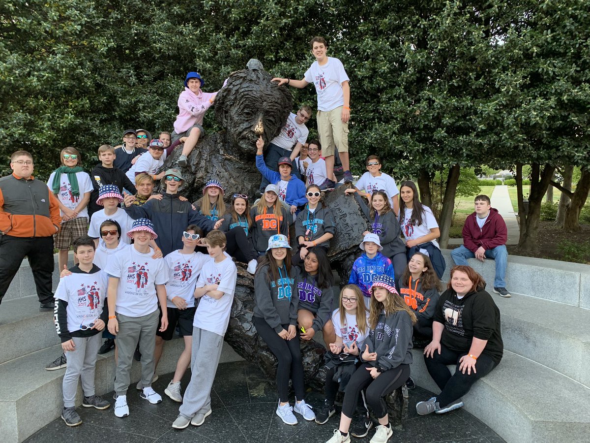 Mr_Beltran_NMS's tweet photo. #PhotoWithAlbert #BAMSDC #Bus3 #bamsknights https://t.co/GtBKs6OS1o