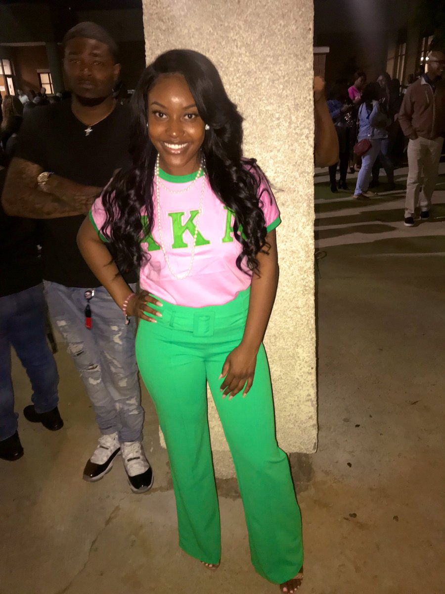 _TiaTamera_'s tweet image. “All of my heart and my soul belongs to AKA!” Proud to be a woman of Alpha Kappa Alpha Sorority Inc.
Pretty Iconik 🐸💕
#AKA1908 ΝΞ #NuXi