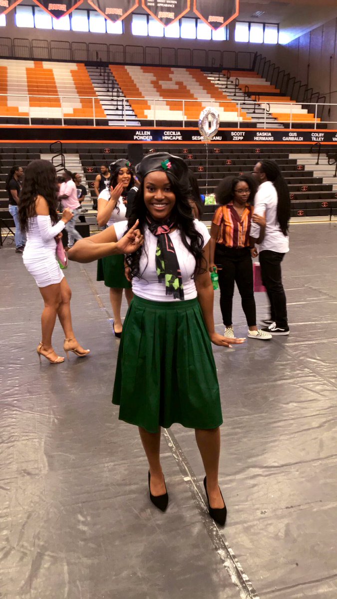 _TiaTamera_'s tweet image. “All of my heart and my soul belongs to AKA!” Proud to be a woman of Alpha Kappa Alpha Sorority Inc.
Pretty Iconik 🐸💕
#AKA1908 ΝΞ #NuXi