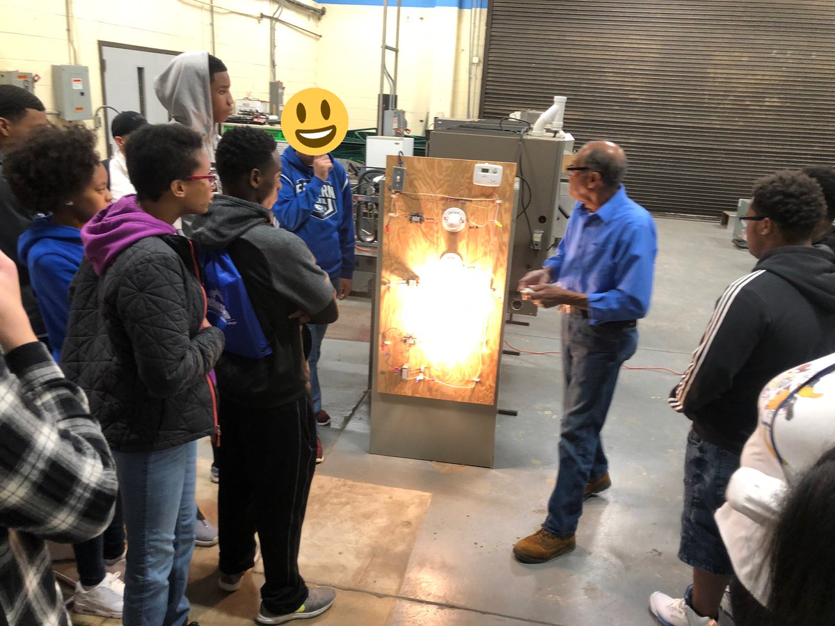 BrittanyHill84's tweet photo. Ss from @mooremustangs and @EasternHSMedia on a tour of Jefferson Community and Technical College. #MyFutureStory #Postsecondary #KYGLEC #WeAreJCPS https://t.co/e4t69ZESAc