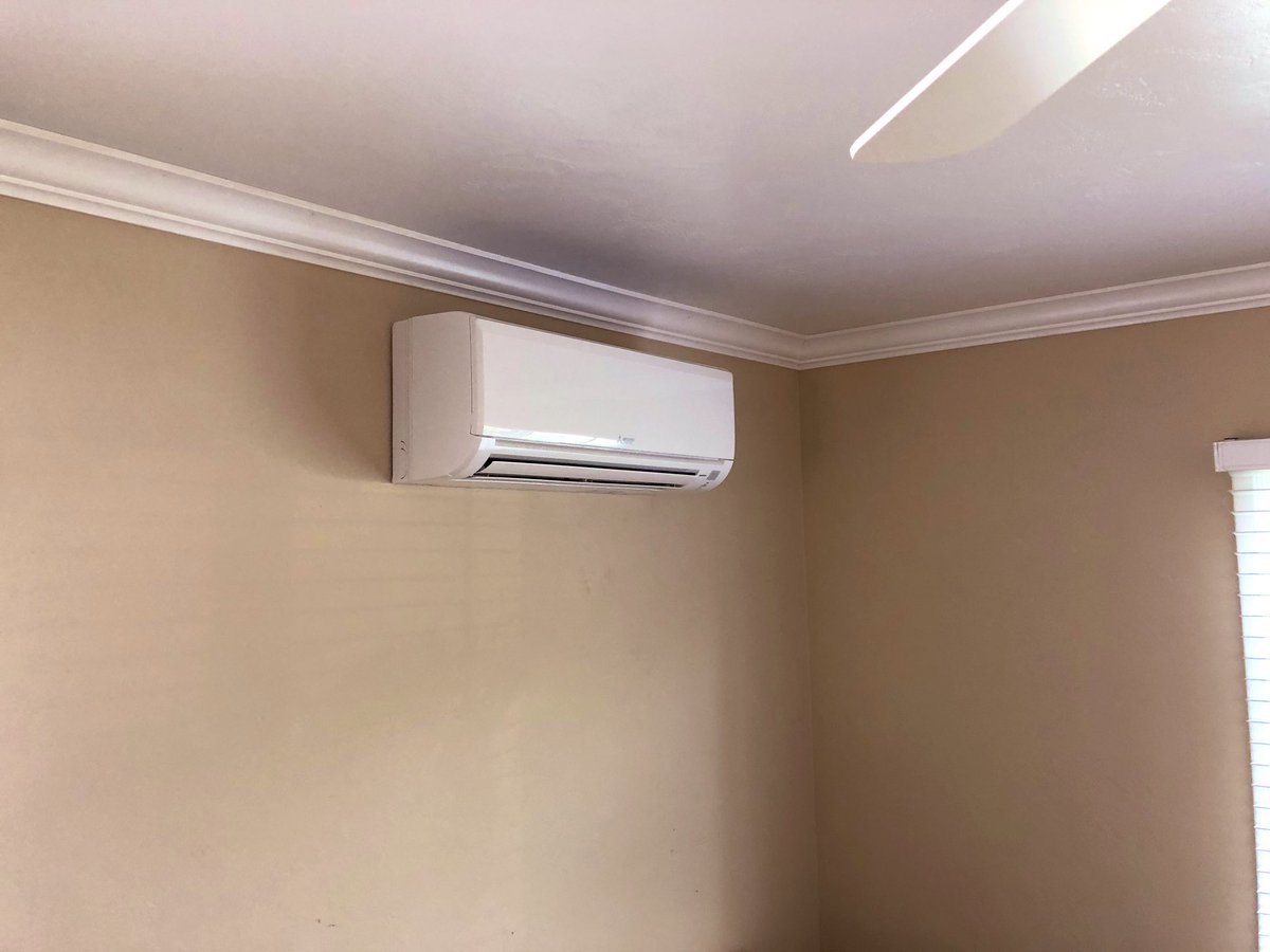 Ductless_Pro's tweet image. The coolest part of this room is mounted on the wall.  #wallmountedairhandler #ac #minisplitsystem #cooling