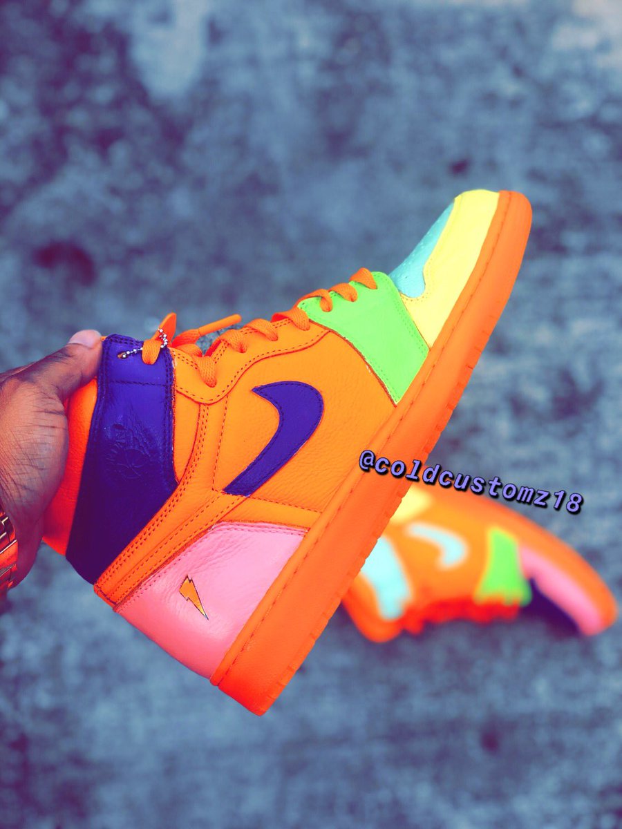 SneakerHead_Co's tweet photo. Gatorade Easters, nobody really Repost my stuff lol... but I know somebody on the Timeline looking for some heat... #ColdCustomz18 https://t.co/vsNj7GaBUc