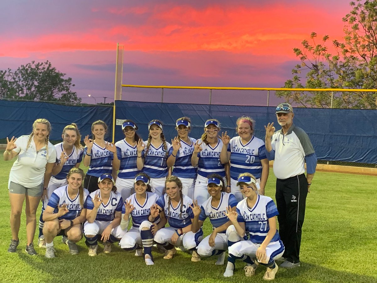 RenRam1015's tweet photo. District Champs and undefeated in district.  Great work ladies! ⁦@NolanCatholicSB⁩ ⁦@Nolan_Athletics⁩ https://t.co/meJWuzNHxB