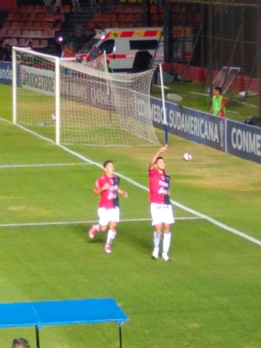 TitiFigueroaa's tweet photo. #Sudamericana | 41' PT 🔊 Gool de Colón! Tomás Sandoval convierte de penal para el Sabalero! #Colon1 (3) #DepMunicipal0 (0) 🔴⚫🔴⚫ https://t.co/HMvcctGB4p