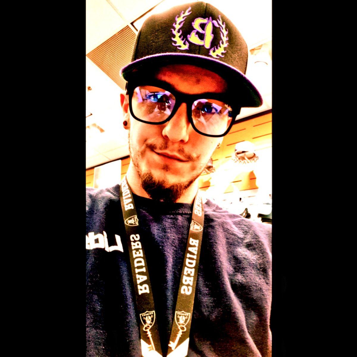 Blazin4dayz1995's tweet photo. Come chat have a laugh while i get super baked LIVE NOW!!!  https://t.co/OiTAqO4TyM #COD #FeekiFam @MonShotta @KraftyKaylub @SSmackdwn @badwillyjonez @SmokeStreaming @PromoteStreams @PromoteGamers @Gamers4Gamers_ @TeamFeeki @PulseGaming2019 @ItsGamerRTs @SupportSquadRTs https://t.co/uPWy7Mhh3p