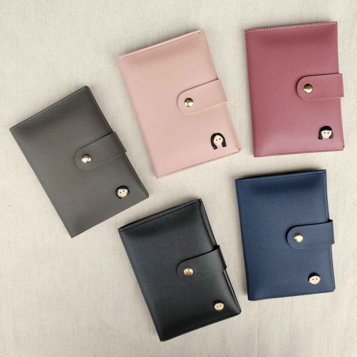 CraftStoryCebu's tweet photo. Love to travel? 🧳🧳🧳 Protect your passport in style with a passport holder with from #themermaidcollection. 🧜🧜‍♂️ Those polymer clay faces with different hairstyles are so cute! 🤗💖 
#CraftStory #CraftStoryCebu #polymerclay #art #crafts #passport #travel #travelblogger #cebu https://t.co/gSwVCDTCfw
