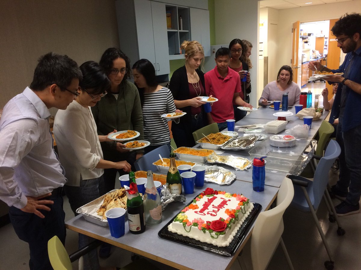 BurkeLabRNA's tweet image. Congrats to the new Dr. Phuong Nguyen! Is that a peace sign or a V for Victory? Lab celebration with tasty food from India House and a gorgeous cake.
