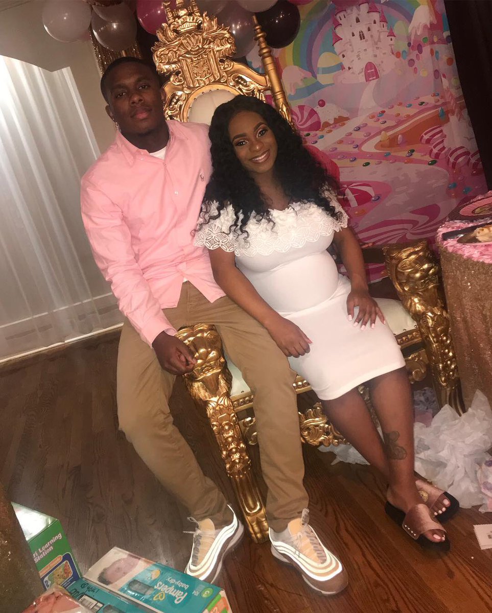 bdionn_'s tweet image. Before the day is over .. Happy Anniversary my love 💕🥰 Truly blessed to have you in my life #oneyeardown #alifetimetogo