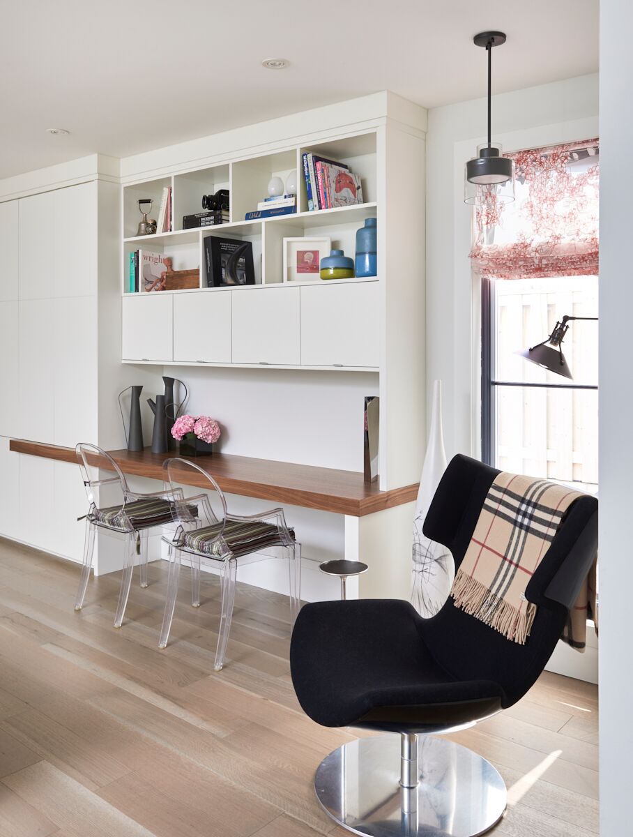 DVIRAdesigner's tweet photo. Make family space tidier by using open and closed storage spaces to compartmentalize everything from files and stationary to coffee table books and potted plants! 🌱#officespace #familyoffice https://t.co/CY7QWsVcnE