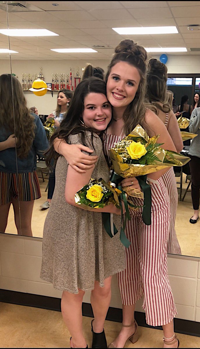 PeetSydney's tweet photo. senior year, best year!! cant wait for next season with some of my favorite people and my favorite officers!! #callmecaptain https://t.co/nySm4S50Q3
