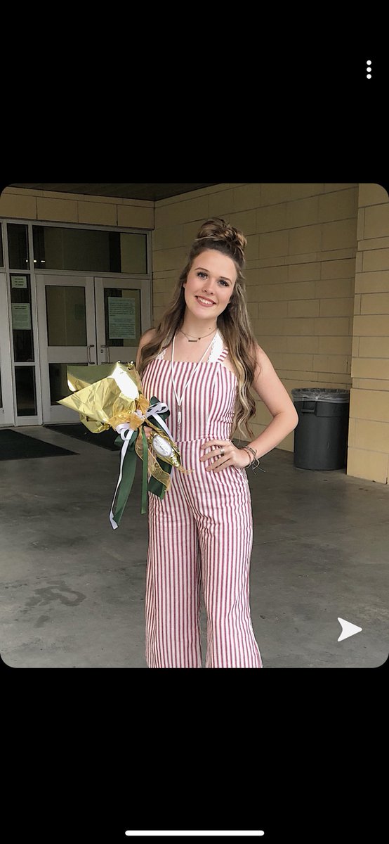 PeetSydney's tweet photo. senior year, best year!! cant wait for next season with some of my favorite people and my favorite officers!! #callmecaptain https://t.co/nySm4S50Q3