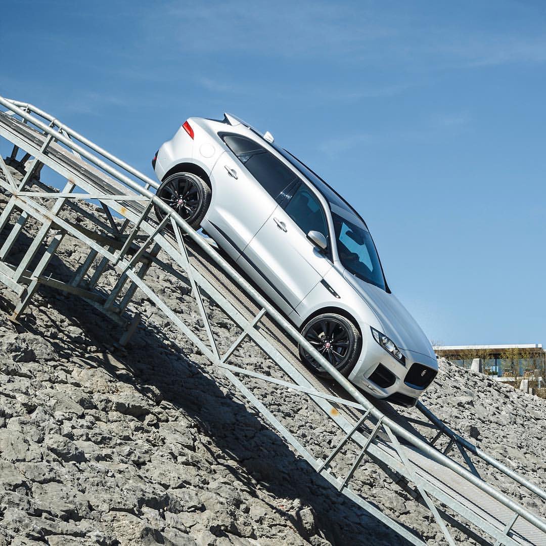 Algunos deseamos que llegue el momento de escapar. #Jaguar #FPACE