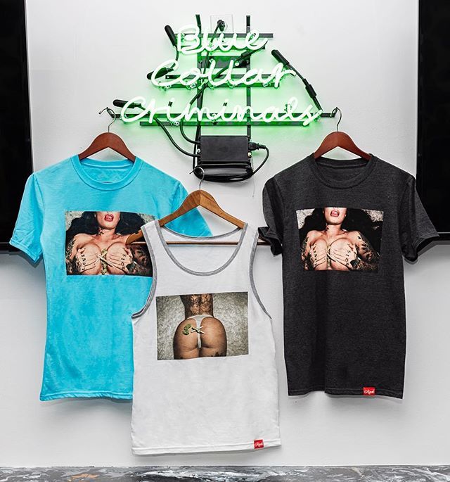 Dropping a special 420 Collaboration between Christy Mack and the Blue Collar Criminals! Available Saturday, April 20th at BCC Collective, 1015 NW 1st St. or at TheMackMarket.com.
.
#BCCCollective #bluecollarcriminals #BCC #themackmarket #christy… bit.ly/2UpwuUN