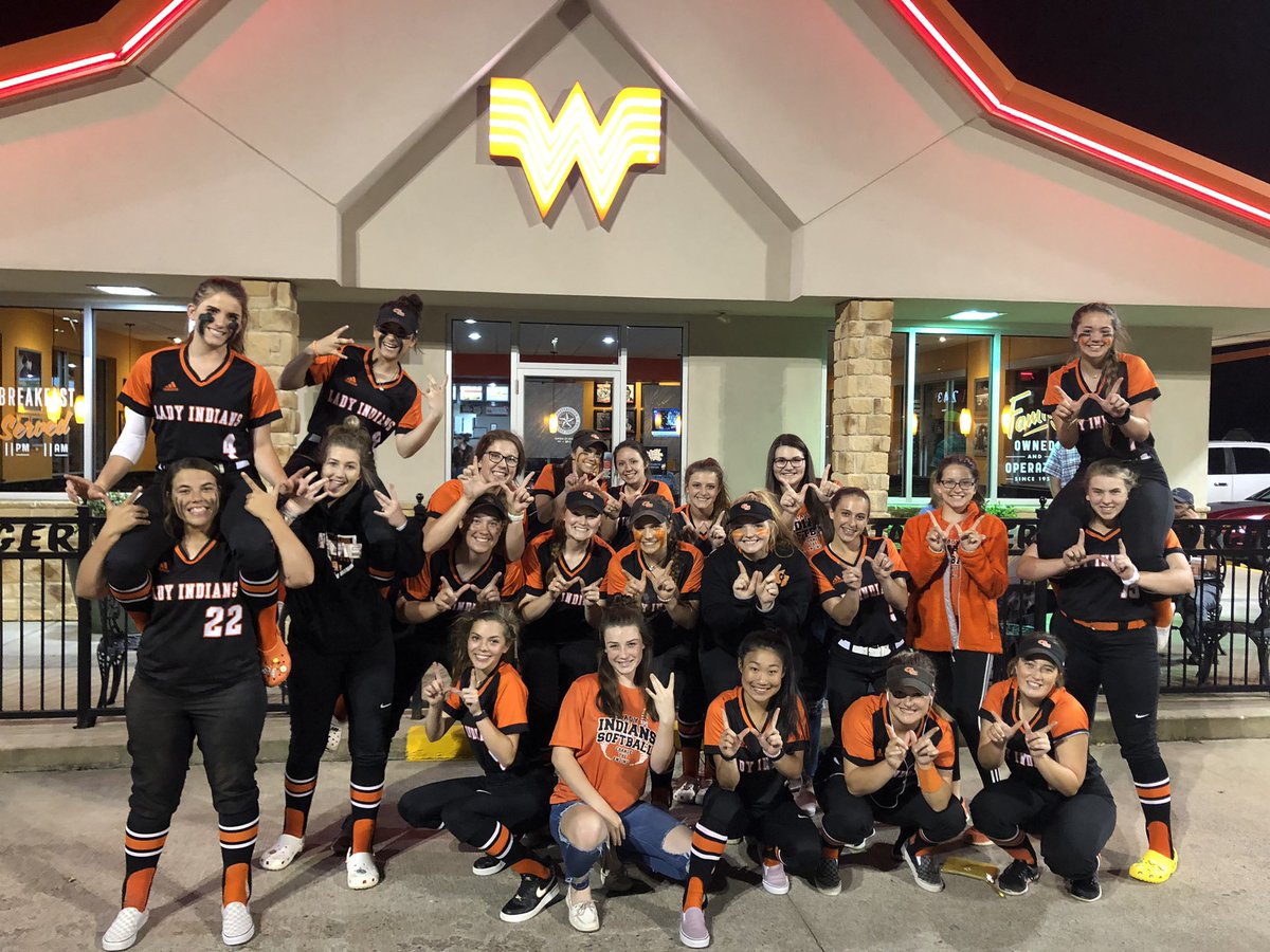 GS_IndianSB's tweet photo. WHATAWIN by this squad tonight! We beat Mineola 4-0! I’m super proud of this team! Senior night is Thursday night at 6:30! #cte @gsathletics1 @TXPrepSoftball @BrandonOSports @Jones_Courtney4 @PhilHicksETFS @lnjsports @LaughlinMD @AustinTGCA @MaxPreps https://t.co/WpSvaksQNF