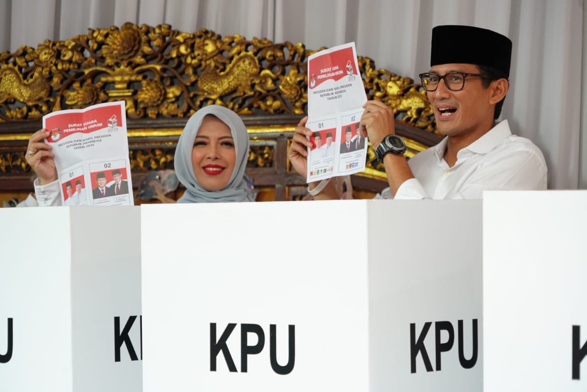 sandiuno's tweet image. Pemilihan umum telah tiba. Mari kita gunakan hak pilih kita sebaik-baiknya. Suara kita sangat berharga menentukan nasib bangsa kedepannya. Jangan lupa ajak keluarga dan tetangga untuk datang ke TPS. Mari kita jaga pemilihan umum ini dengan aman, damai, jujur dan adil.