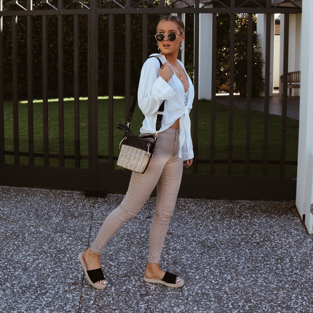 Loving, wanting and needing everything! Shop the Aluna jeans + Mocha shirt >>> ow.ly/gg2950pUxNf