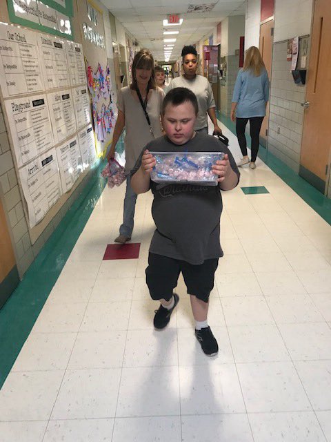 amkleitsch's tweet photo. It takes a village...to prepare for MAP! Thanks for all the help, guys! @CrestwoodFlyers @LindberghFlyers @PrincipalJodiO @APMrNorton #CRCrew https://t.co/gbdpRA0wJu