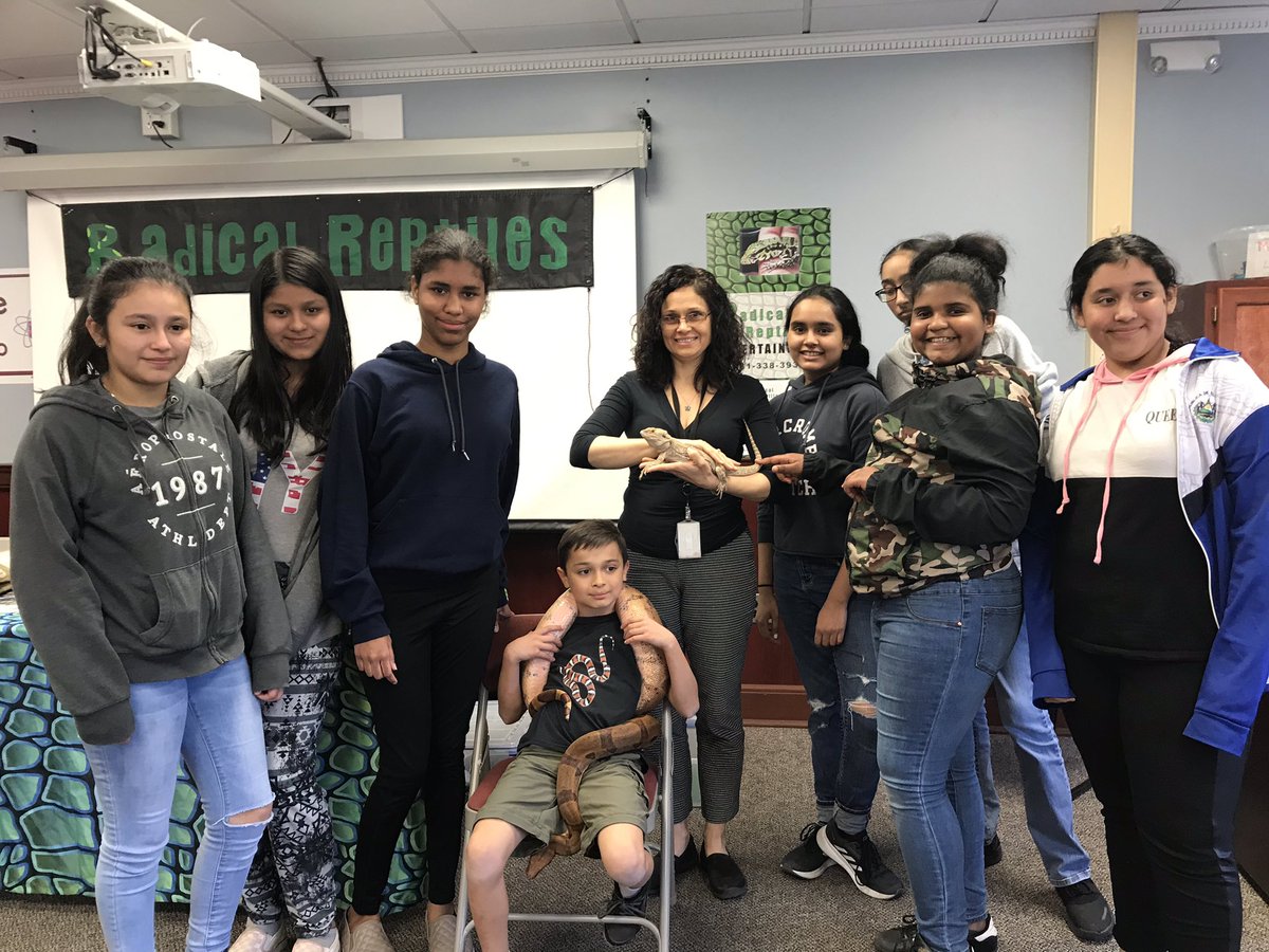 gless54's tweet image. Awesome time at our mentoring event today- #RadicalReptiles #bsmsmm @BayShoreMSLrnrs @MrSimonsonSS @MrsLeonENL @MsJDonnelly18 @MsDAmore9 #mentoring #mentoringmatters #nctevillage #reptiles
