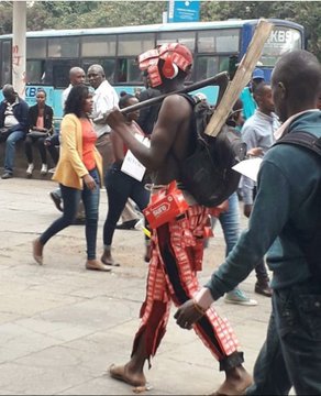 Isaacnjihia7's tweet photo. Advocating for safe sex...shoka ina kazi yake
#IronMan 
#Sidebar 
#StopKillingForLove https://t.co/qQd1frUGN0