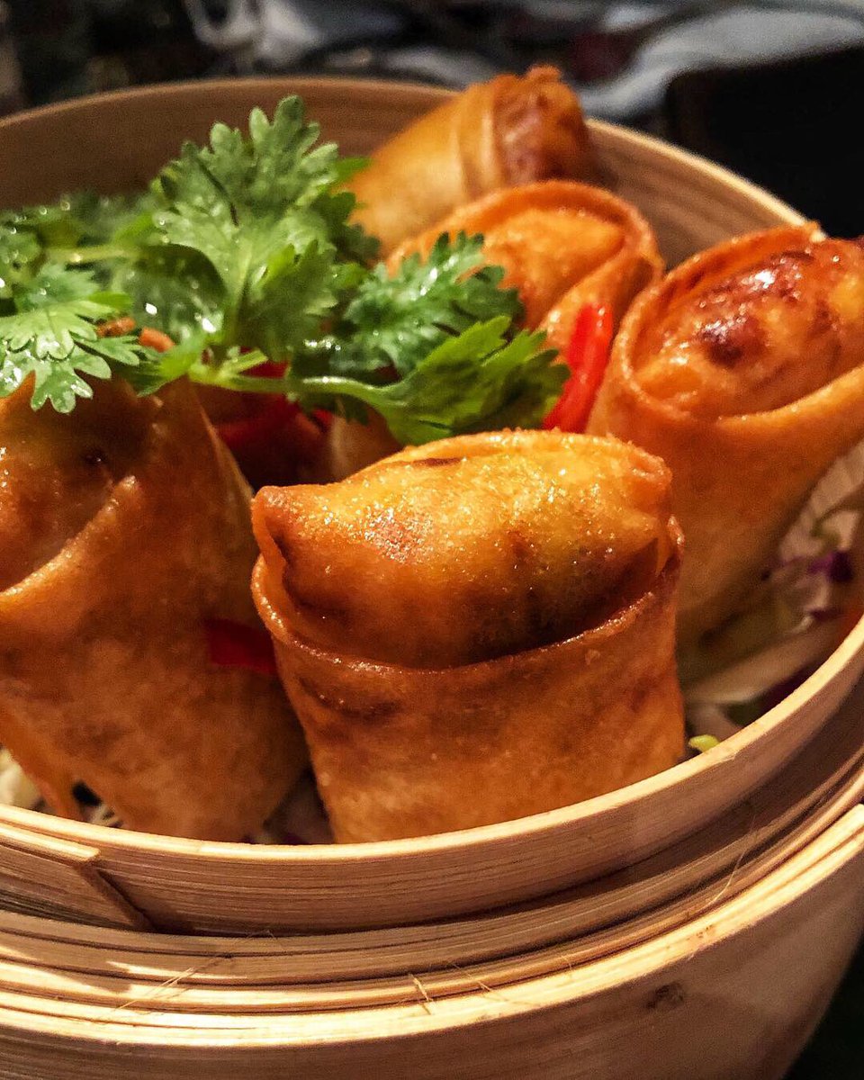 thesnappedfork's tweet photo. All Thai all the time. Loved being back in the streets of Thailand devouring cilantro, chillies, lemongrass, fish sauce, mangos, coconut milk, cashews, kaffir, curry that they threw my way. Where is the best Thai found in Singapore? #foodie #thaifood #thesnappedfork #singapore https://t.co/VaggFzzBGa