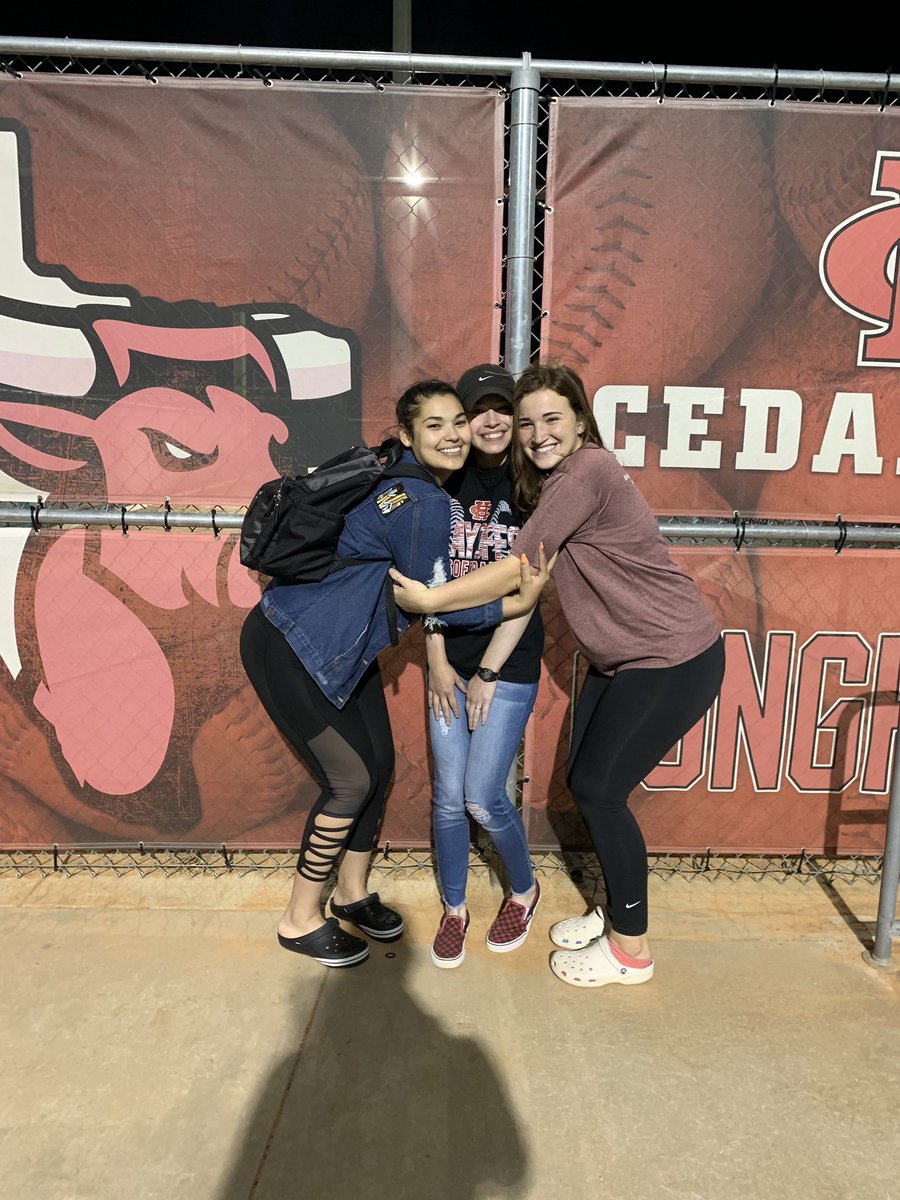 AlexandriaroseH's tweet photo. Reunited #2017grad #2018grad
I LOVE THESE GIRLS https://t.co/tBAXFYWgoB
