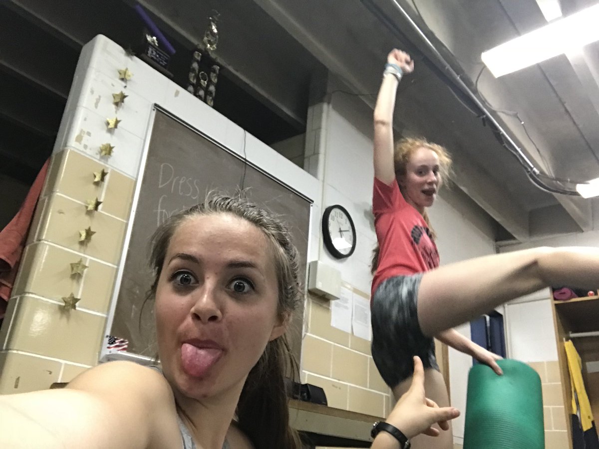 lizxthomp's tweet photo. A montage of @BIRDD33_ and I being our true selves https://t.co/M2Eo5MSRXB