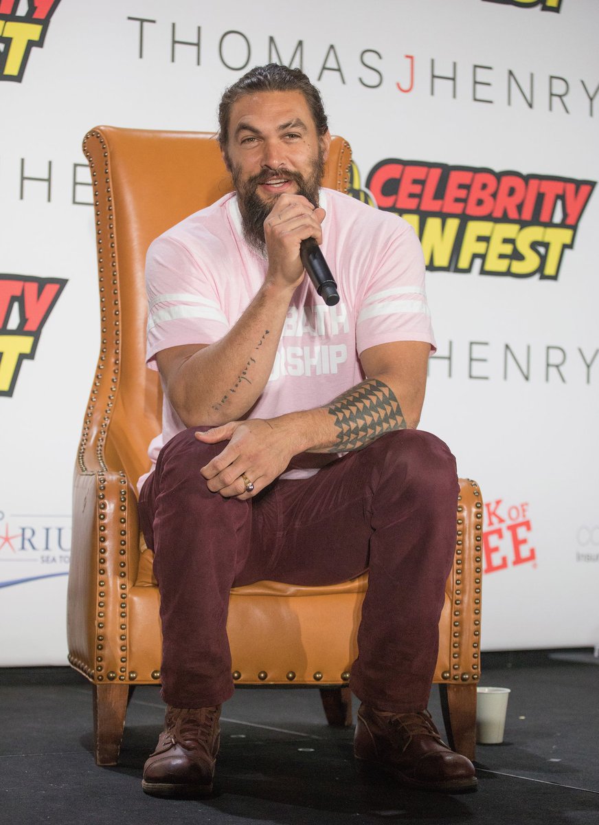 📓🐻 Jason’s Facts : "Jason Momoa เล่าว่าเมื่อตอนที่เขาเป็นวัยรุ่น เขาเคยทำงานเป็นไลฟ์การ์ดที่คอยดูแลความปลอดภัยให้กับนักท่องเที่ยว ด้วยรูปร่างและความสามารถในด้านการว่ายน้ำ รวมทั้งยังรู้จักทะเลเป็นอย่างดี ทำให้เขากลายเป็นไลฟ์การ์ดที่อายุน้อยที่สุดบนเกาะฮาวาย" #JasonMomoa