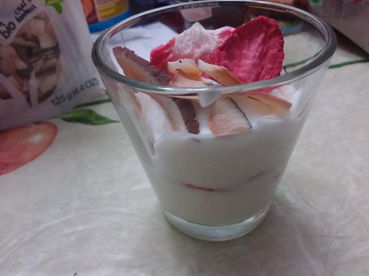 Freeze dried fruit parfait ~ MAxLuv4H

#art #foodart #food #fruit #freezedriedfruit #freezedried #strawberry #coconut #greekyogurt #yogurt #parfait