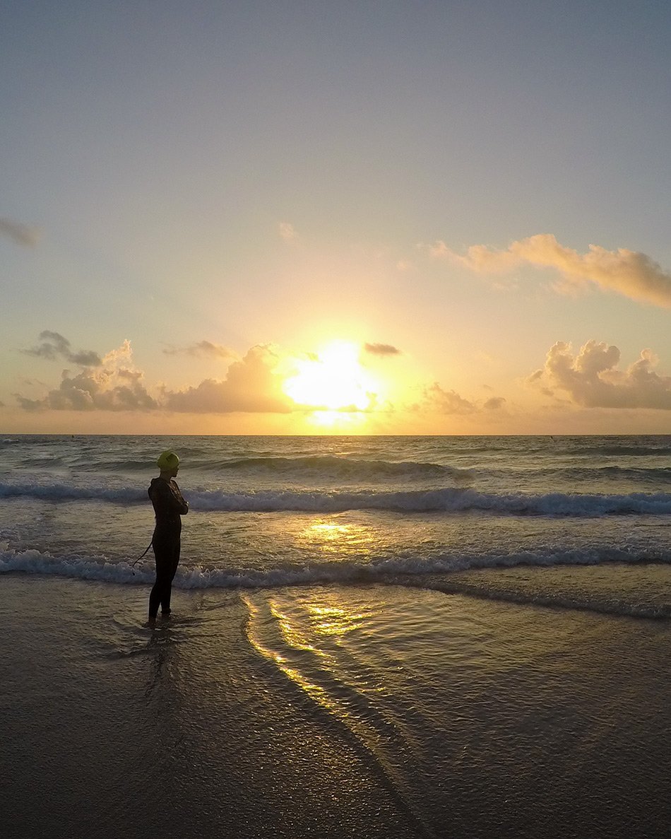 jeremy_tri's tweet photo. Epic #gopro sunrise pic that I shot right before the @LifeTimeTri South Beach Triathlon last weekend! It was the calm before the #swimbikerun storm! 🏊🏽🚴‍♂️ 🏃🏽‍♂️#triathlon #triathlete #sobetri https://t.co/Z7EhxE87SF