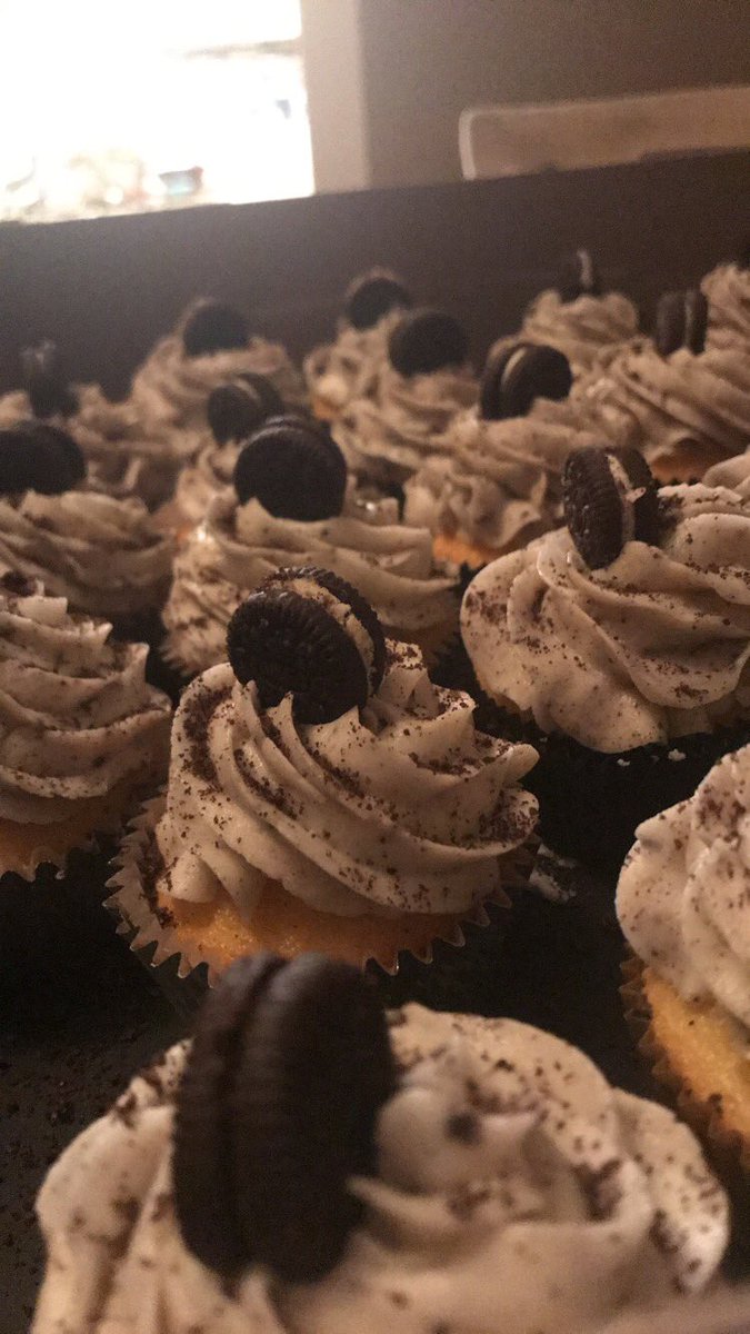 ohthatsbrittney's tweet image. #oreocupcakes #baker #anotherorder 😊