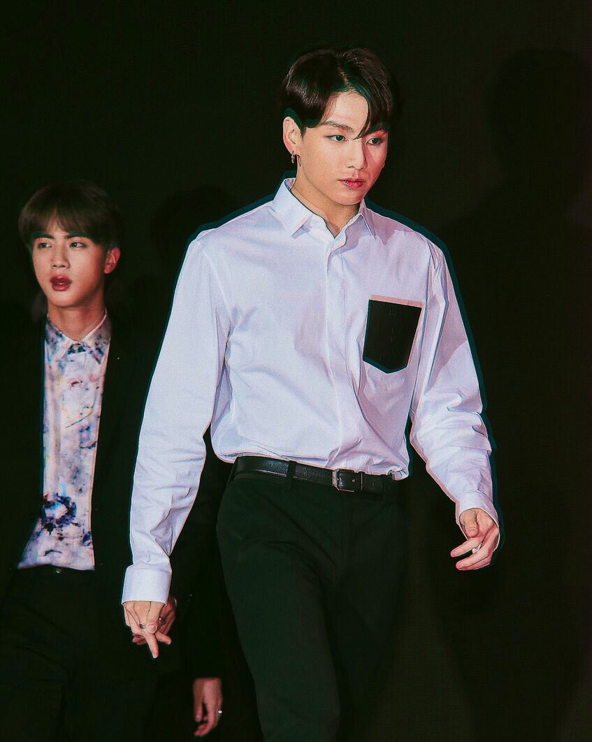 kooklq's tweet photo. baby boy this isn’t a runway >:( https://t.co/v97zHXi6A1